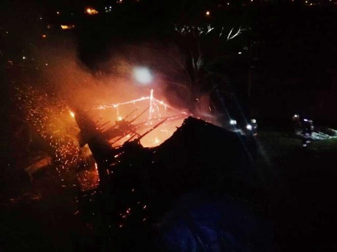 Trabzon'un Beikdz ilesinde dn akam saatlerinde Hikmet lken?e (79) ait tek katl ahap evde bilinmeyen nedenle yangn kt.