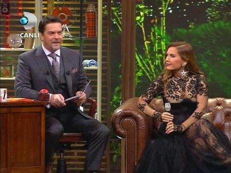 Akaln "Beyaz'n eli de skdr hani. Hatta Alian'la mukayese edilmeyecek kadar. Beyaz bize Avrupa turnesinde yemek olarak yarm pide verdi. Ay ben de fena gmdm imdi Beyaz'." demiti.