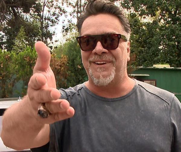 Ekran zlediini ifade eden ovmen, ?Bir eyler yapacaz ama en iyisini yapmamz lazm. Pandemiden dolay seyircili program yapamyoruz. Bu yzden birok program iptal oluyor. Hastalk bitse, her ey normale dnse, konumak ok daha kolay olacak? ifadelerini kullanmt.