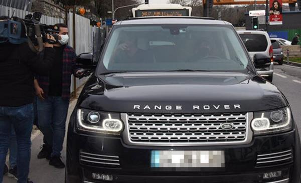 Jri koltuunda oturduu 'O Ses Trkiye' yarmas koronavirs engeline taklan Beyaz'n, pandemi dneminde bir hayli kilo ald dikkatlerden kamad.