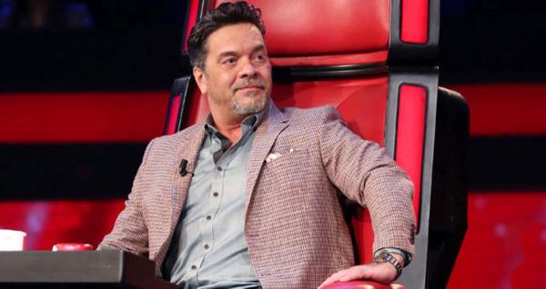 Youtube projesi sonras O Ses Trkiye'de jri koltuuna oturarak ekrana dnen ztrk, 2 sezon boyunca seyirciyle bulumutu.