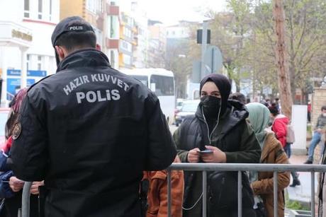 Vaka art orannn en ok grld baz mahalleler ise yle sraland:  <br>- Bakrky: Kartaltepe  <br>- Baclar: nn ve Kemalpaa  <br>- Bahelievler: Yenibosna, Soanl, obaneme, irinevler  <br>- Gaziosmanpaa: Barbaros ve Sargl  <br>- ili: Halide Edip Advar, Eskiehir, Ayazaa, Maslak  <br>- Beikta: Gayrettepe, Akatlar, Ulus, Trkali, Bebek  <br>- Esenler: Kazm Karabekir, Orureis, Namk Kemal  <br>- Esenyurt: rnek, Selahaddin Eyyubi, Mevlana  <br>- Kadky: Gztepe, Hasanpaa, Kozyata, 19 Mays  <br>- Sultanbeyli: Mehmet Akif, Yavuz Selim, Turgut Reis  <br>- mraniye: Ihlamurkuyu, Atatrk, Dumlupnar