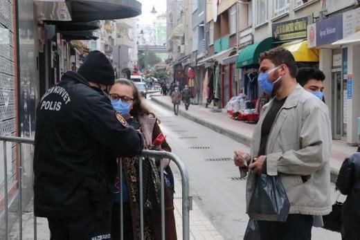 rnein vaka art olan bir ilenin, vaka art olmayan bir ileye yaratt risk de yzde 7.5 orannda artm durumda. Biz buna kombine art riski diyoruz. Sz gelimi Pendik?te vakalar ciddi oranda artyorsa, Kartal ilesinde hi vaka art olmasa da kombine risk dolaysyla yzde 7.5?lik etkileim olmas kanlmaz.