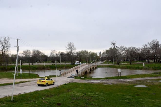 Meri Nehri'nin debisi ise 411 metrekp/saniyeye ykselirken, takn riski bulunmad belirtildi.