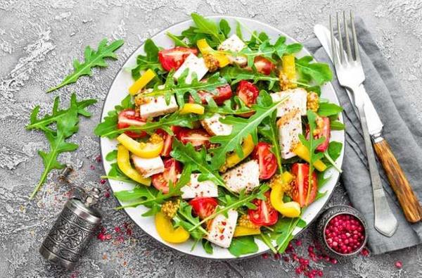 6.gn  <br>Kahvalt: Laktozsuz st ile hazrlanm meyveli smoothie (muz, hurma, yulaf ezmesi kullanlabilir)  <br>Ara n: Kuru yemi (ceviz, i badem ya da fndk)  <br>len yemei: Izgara tavuk, bulgur pilav, bolca salata  <br>Ara n: 1 porsiyon meyve ya da kuru yemi  <br>Akam yemei: Frn sebze yemei, yourt