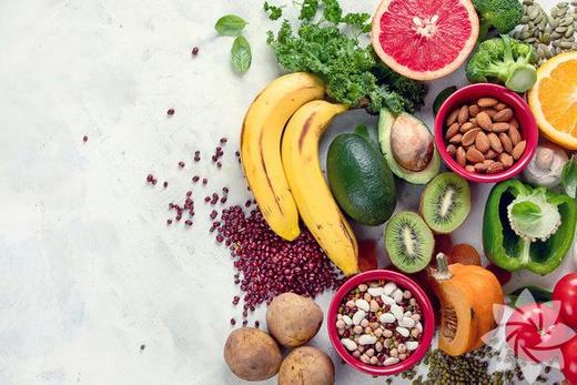 4.gn  <br>Kahvalt: Yulaf ezmeli, taze meyveli ve tarnl bir kase yourt  <br>Ara n: 1 porsiyon kuru meyve  <br>len yemei: Kuru baklagil yemei, bulgur ya da karabuday pilav, yourt  <br>Ara n: 1 dilim avdar ekmei, bir para peynir  <br>Akam yemei: Zeytinyal sebze yemei, cack