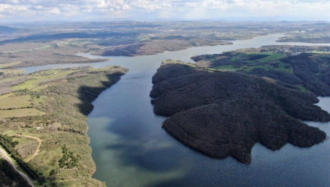 stanbul'a su salayan barajlarn seviyesi son yalarla birlikte yzde 79.37?ye ykseldi. merli Baraj ise Ocak aynda alarm vererek su seviyesi yzde 20?nin altna dmt.