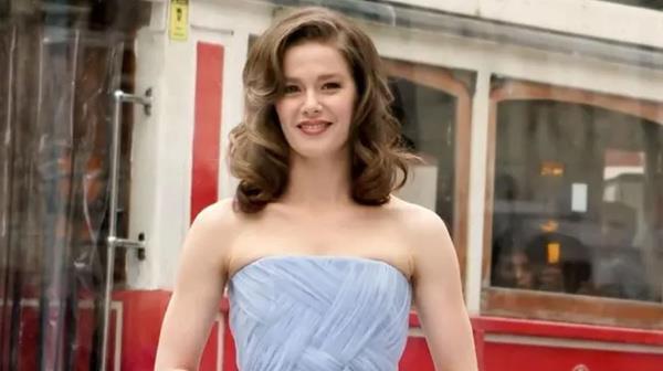 Kanal D'nin iddial dizisi Camdaki Kz'n ilk blm dn akam tekrar blmyle seyirciyle bulutu. Perembe gn reytinglerde umduunu bulamayan dizi dn akamda tekrar yaynyla ilk 10'a giremedi.