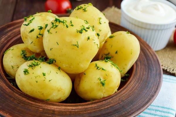Patates<br>    Halanm ezilmi ve bir miktar yal st eklenmi ise 100 gram patates gnlk D vitamini ihtiyacnn %1?ini karlar.