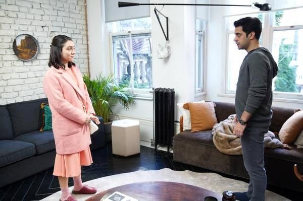 Son dnemlerde ise oyuncu deiiklikleriyle gndeme geliyor. Dizide Esat' canlandran Uur Uzunel'in son blmde ortalarda gzkmemesi hayranlarn telalandrd. Getiimiz haftalarda yaanan bir ayrlk ise herkesi ykt.