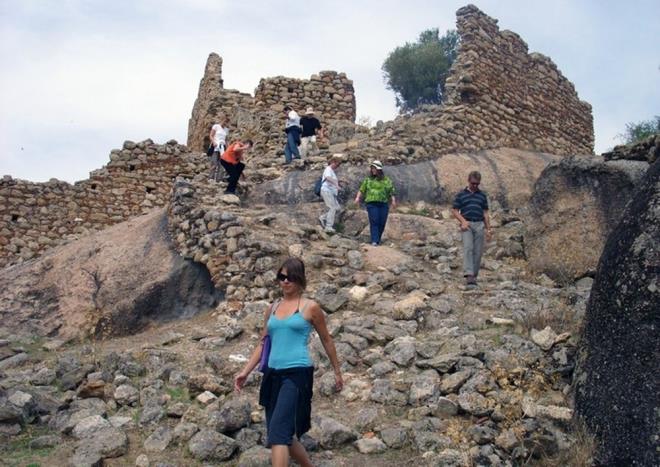 Gnmzden yaklak 10 bin yl ncesine ait baka yerde benzeri olmayan kaya resimleri, Hitit mparatorluunun bat snrn oluturan yaz, Helenistik ve Roma Dnemi yaplar, Herakleia?l oban Endymion ile Artemis?in geceleri ay nda grtkleri maara, Bizans Dnemi?nin salam yap ve en zengin freskler, Mentee Beylii yaps, Osmanl Dnemi eserleri ve mezar talar ile gnmz zgn evlerinin de rneklerinin verildii sunumun sonunda Vali Orhan Tavl tarafndan almalarn hemen balatlmas talimat verdi.