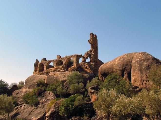 Toplantda ayrca, Kltr ve Turizm Bakanl ynergelerine uygun olarak ynlendirme ve bilgilendirme tabelalarnn yaplmasna, antik yollarn temizlenmesine, belirli alanlarda kurtarma kazlarnn yaplmasna, burada bulunan yaplarn ve kalntlarn temizlikleri sonrasnda gezi yollarnn dzenlenmesine, yaplarn kolay bir ekilde grlebilir ve gezilebilir olmasnn salanmasna, tm bunlarn dnda zm bekleyen dier sorunlarn da aamal olarak belirli bir plan dahilinde tamamlanmas ynnde karar alnd.