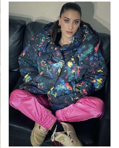 Instagram hesabndan konu hakkna aklama yapan Hazal Kaya, unlar anlatt:    "Kovid sonras tansiyonumla ilgili bir takm skntlar yayorum. Setteki paramedik arkadalar eko ekilmesi iin acile gtrmek istediler beni ama btn hastanelerin acilleri dolu.''