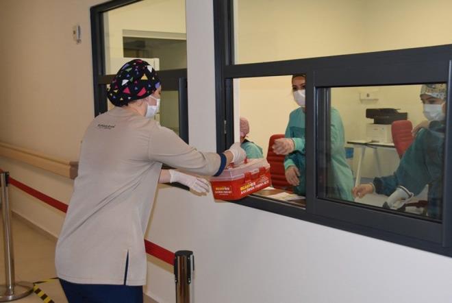 Milliyet Gazetesi'nde yer alan habere gre; Ankara niversitesi Tp Fakltesi Enfeksiyon Hastalklar ve Klinik Mikrobiyoloji Uzman Prof. Dr. smail Balk, son zamanlarda testlerde yalanc negatiflik oranlarnn arttn gzlemlediklerini syledi.