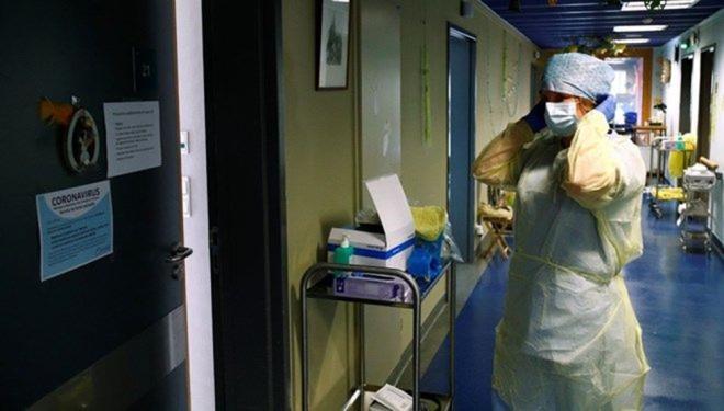 stanbul?da zel bir hastanede Enfeksiyon Hastalklar ve Klinik Mikrobiyoloji Blm?nden Uzm. Dr. Gke Demir de, varyant virslerin gen diziliminin farkl olduunu, PCR testlerinde yalanc negatiflik sonularnn arttn belirterek, ?Wuhan suu dediimiz virsn tespitinde bile yzde 40 orannda yalanc negatiflik olurken, varyantlarla bu oran yzde 70?lere km durumda. Tespit edilen vakalarn en az yzde 50?sinde varyant trler olduu anlalyor. Bu rakam stanbul iin ok daha yksek? bilgisini paylat.