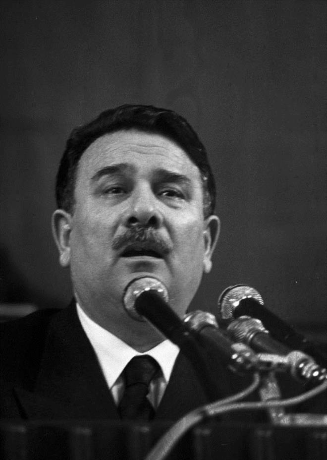 Cumhurbakanl seimlerinde aday olan ancak adayln 2. turun ardndan geri eken Akbulut, 2002'de ANAP'tan istifa ederek Doru Yol Partisi'nden (DYP) stanbul milletvekili aday oldu. Akbulut, DYP'nin baraj geememesi nedeniyle TBMM'ye veda etti.