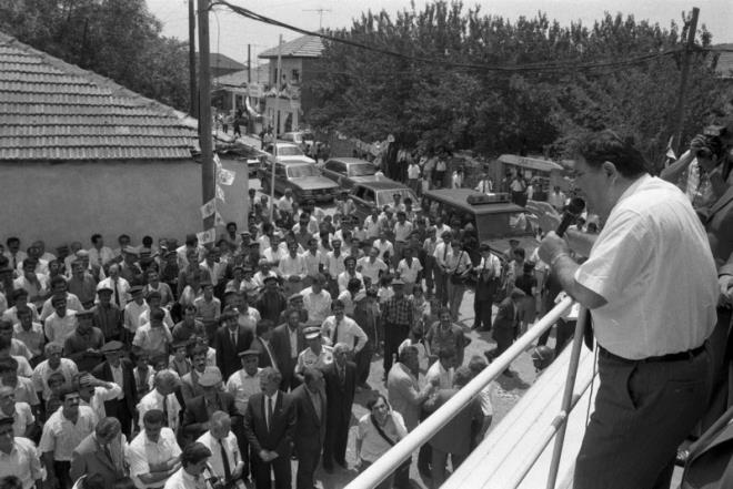 stanbul niversitesi Hukuk Fakltesini bitirip serbest avukatlk yapan Akbulut, Adalet Partisi Erzincan l Bakanl grevinde bulundu.