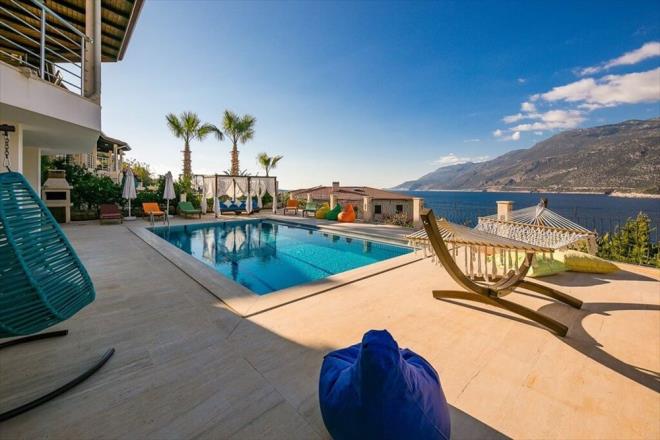 Temrel, Ka'n turistik blgesi Kalkan'n, villa turizminin dnya bakenti olarak anldna dikkati ekerek, blgeye her yl birok lkeden turist geldiini anlatt.    zole tatilin markas haline gelen Kalkan'n slamlar (Bodamya), zml, Bezirgan, Sarbelen blgelerine youn ilgi olduunu belirten Temrel, "3 bin 614 olan Kalkan'n nfusunun yaz aylarnda 20-25 bine kadar ulat biliniyor. zellikle bayram tatillerinde blgede ok nceden rezervasyon yaplmazsa yer bulmak imkansz hale geliyor" ifadelerini kulland.