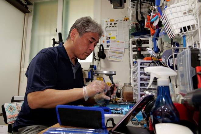 Bir zamanlar dnyann en ok satan nc telefon markas olan LG, inli reticilerin ykseliiyle beraber pazardaki payn kaybetti. LG'nin telefon birimi alt yldr dzenli olarak para kaybediyordu. Telefon birimi son olarak 2020'de 4.5 milyar dolar zarar aklad.