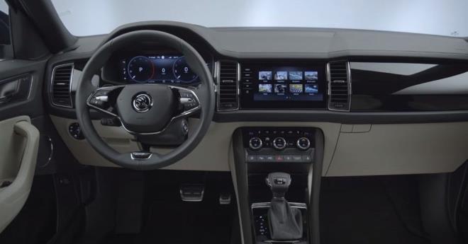 7 koltuk seenei de bulunan arata donanma gre 8 veya 12 in ekran bulunuyor.