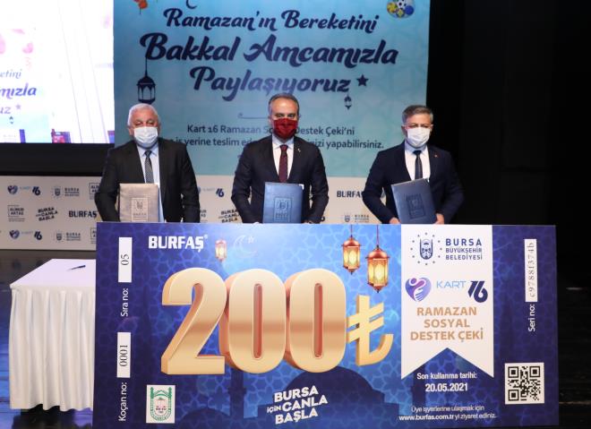 BESA?tan Ramazan indirimi<br>  Geen yl 400 gram olan Ramazan pidesinin bu yl 450 grama karldn, fiyatnn ise getiimiz yl olduu gibi 2,50 TL?de sabit brakldn vurgulayan Bakan Akta, Ramazan ay boyunca BESA bayilerinde st ve st rnleri fiyatlarnda da yzde 10 indirim uygulanacan syledi.