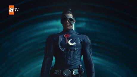 Yzyllardr sre gelen bu kutsal grevi artk Fatih srdrecektir. Fatih, yllar iinde Orhan'n yardmyla eitilir ve lkesine kar tehdit oluturan her trl su rgtne kar sava aar. Gndzleri sra d bir eitim anlayyla tarih retmenlii yaparken, geceleri takt maskeyle gerek kimliini gizleyerek Aknc grevini stlenir. Yapt operasyonlarla, gnden gne bir halk kahramanna dnr.