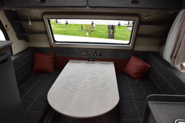 Yaln'n ei makine mhendisi Gkhan Yaln (25) da "Doay ok seven biriyim. zellikle balk av tutkunuyum. stediim bir koyda anszn balk tutabilmek gzel. Neden bir de kalabileceim ara olmasn, diye dndm. Hem bulunduumuz ortamda temel ihtiyalarmz giderelim hem de ertesi gn tekrar rahata gne balayabilelim istedim. Bu nedenle byle bir seenek dndm akas" diye konutu.