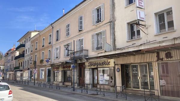 Morez Belediye Bakan Laurent Petit,  katl binada nceden 4 kardein yaadn syledi. Ancak ocuu olmayan kardelerin sonuncusu da geen yl vefat edince, bir akrabalar evi belediyeye geen yl 130 bin euroya (yaklak 1 milyon 500 bin TL) satt. Bakan Petit anlama hakknda yle konutu: "Ev eyalarla ve mobilyalarla doluydu. Mlk olduu gibi satn almay kabul ettik."