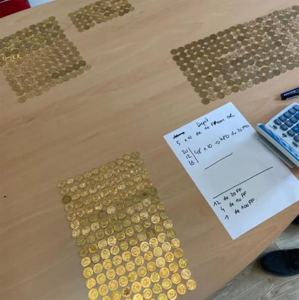 te yandan binay yenileme planlar Kovid-19 pandemisi yznden 2020 ilkbaharnda askya alnd. Ancak yetkililer, evdeki eyalarn tarihi bir deeri olup olmadn kontrol etmek istedi. Belediye Bakan kefi yle anlatt: