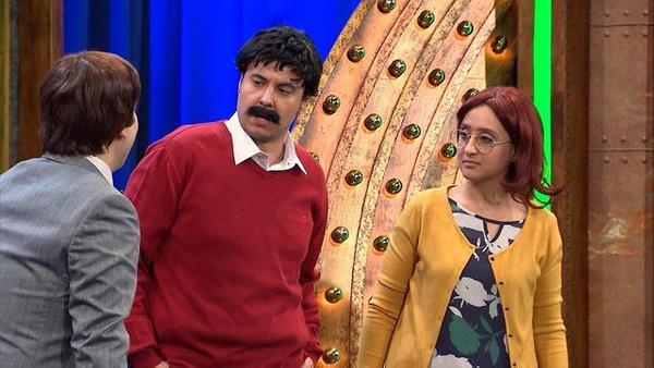 Kadrosunda yaanan ayrlklar, yeni gelen isimlerin seyirciyi ekrana kilitleyememesi, tepki eken skeler sonras reytinglerde umduunu bulamayan program iin kanal ynetimi harekete geti.