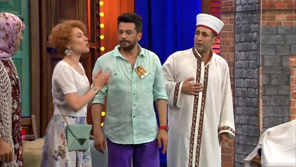 Getiimiz haftalarda fenomen cenazesindeki imam skeciyle sevilen program byk tepki ekti.