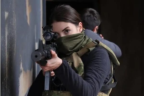 Fadi?nin planlarn bozan ekip, durumu giderek arlaan Hulki?yi hastaneye yetitirmek iin lkeye dnd.