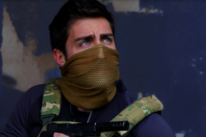 Fakat dizinin yayn hayatna 2-3 hafta ara verecei de sylenenler arasnda. Yapmcdan ve kanaldan henz ses kmad ama artan vakalar ve her gn baka bir diziden koronavirs haberlerinin gelmesi iddialar glendirdi.