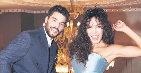 Akn Aknz, ekimlerine ge gittii iin ekip tarafndan uyarlnca karavann datp, seti terk ettii iddialarna Instagram'dan cevap verdi.