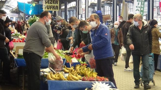 Corona virs risk haritasnda 'ok yksek risk' grubu olan 'krmz' kategoride yer alan anakkale'de, 100 bin kiide grlen vaka says bir haftada 797,34'ten 962,98'e ykseldi.