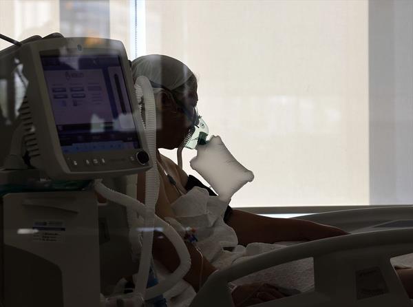 Turan, ksmi kapanmann olumlu etkilerinin grlmemesi, vakalarn azalmamas durumunda daha ar tedbirler alnmak zorunda kalnacann altn izerek, "nk bu srdrlebilir bir sre deil. Salk alanlar asndan da hi kolay bir sre deil. Bir yldr devam eden srete arada yaanan piklerle hem hastane hem de youn bakmlara, youn bir hasta ak oluyor" dedi.