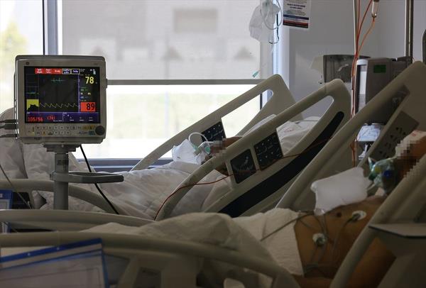 Gnlk Kovid-19 vaka saysnn 60 bin civarnda olduunu hatrlatan Turan, "Ksmi kapanmayla 60 bin civarndaki vakalarn 30 binlerin altna indiini grmemiz gerekir. Bu hem salk sistemini rahatlatr hem de kayplarn azalmasn salar. Ar hasta says azalr. Ksmi kapanmayla en az yzde 50 orannda bir azalmann grlmesi lazm" diye konutu.