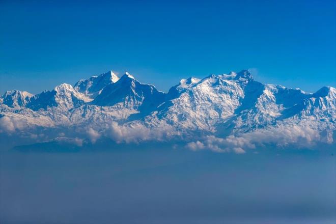 Aralarnda Asya ktasndaki Nepal ile in'in ortasnda kalan Dnya'nn en yksek da Everest'in de (8 bin 848) bulunduu Himalayalar, heybetli grnleriyle tm daclarn ilgisini ekiyor.