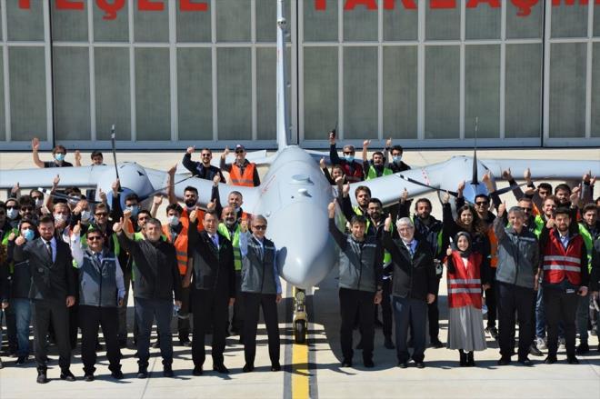 Bayraktar Aknc THA, ilk uuunu 6 Aralk 2019'da gerekletirdi. orlu Hava Meydan Komutanl'nda bulunan Aknc Uu Eitim ve Test Merkezi'nde yrtlen test faaliyetleri, 3 adet Bayraktar Aknc THA prototipi ile srdrlyor.