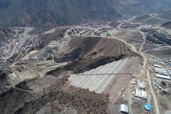 Yusufeli Baraj nedeniyle sular altnda kalacak Yusufeli ilesinin yeni yerleim yerine tanma almalarnda sona gelindi.