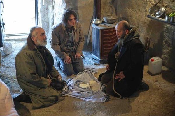 Resmen bir yaprak dkmnn yaand ukur dizisinde Emmi karakterine hayat veren Kadir ermik, Amca Cumali'nin adamlar tarafndan ldrlerek ukur'a veda edecek.