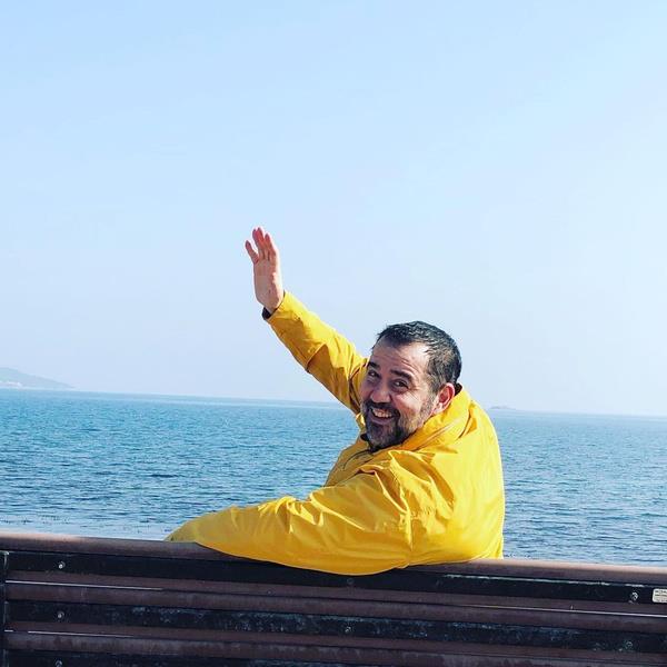 'Avrupa Yakas'nn hayatndaki dnm noktalarndan biri olduunu syleyen Ata Demirer "nce hayr demek zorunda kalmtm. Kendimce ya turnelerde ben ok yoruluyorum, mutluyum da imdi sras deil beni affedin gibi bir ey syledim. Yarm azla... Bir tarafm da oynasana diyor." ifadelerini kulland.