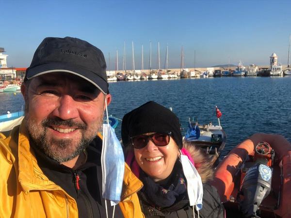 'Eyyvah Eyvah' serisinin ok sevildiini ve izleyicilerin devamn ekmesini sylediini belirten Ata Demirer ?'Seyirci, 'Tamam abi gzel de niye "Eyyvah Eyvah 4" yapmyorsun da bize zaman kaybettiriyorsun?' diyor. Ama benim bir tane hayatm var ve eitlilik katmaya, kendimden baka eyler kartmaya alyorum. Yoksa Eyyvah Eyvah 4" tabii ki yaplr.'' dedi.