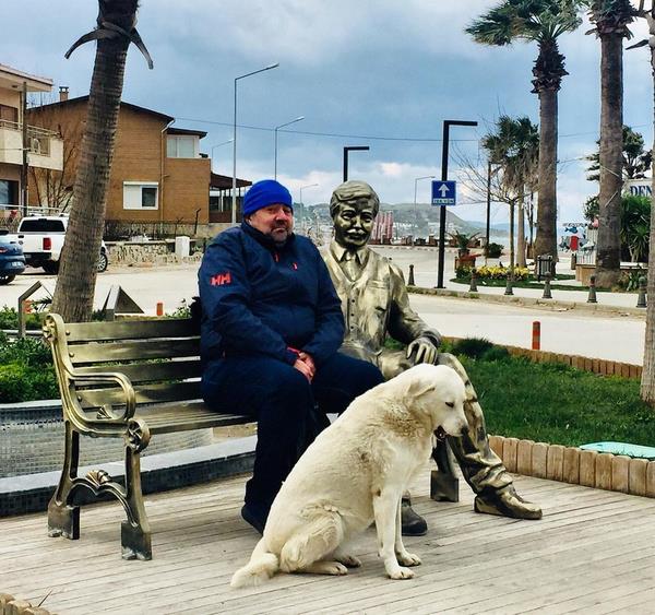 "Kadroyu saydlar ama canl grmek baka bir ey kaytta" diyen Demier "Tamam dedim oynuyorum, elimde ne varsa koyacam ben hata yapmm dedim. Ben bunda oynarm dedim. ok da iyi oldu, iyi ki de oynadm, benim hayatma yeni bir dnm noktas katt.'' dedi.