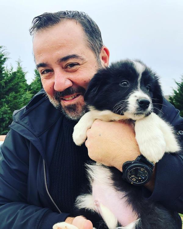 'Eyyvah Eyvah' yaz sreciyle ilgili Demirer "Orada okuya okuya bir antrenman oldu ve dizi biter bitmez 'Eyyvah Eyvah' yazdm. Uzun yllardr bir rneini grmedik Glse haricinde, sitcom yapan daha gelmedi.'' eklinde anlatt.