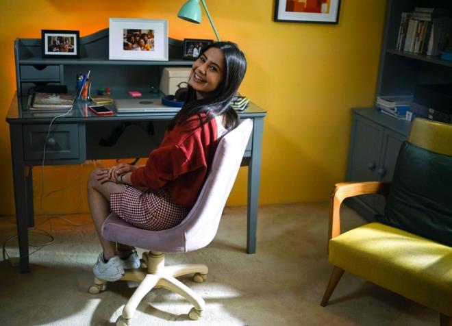 ?CEMRE, NE TAM KT NE DE Y??    Helin Kandemir, canlandrd ?Cemre? karakterini yle tarif ediyor:    ?Cemre, Frtna ailesinin 16 yandaki ortanca ocuklar. Gzkara,ailesine dkn, ve hayatla olan mcadelesini sert veren bir gen kz. Sahip olduu mental rahatszlk ve bir yanl anlalma durumu zerine bir su iliyor. Frtna ailesinin hayat buna bal olarak tamamen deiiyor. Hikaye ierisindeki hibir karakterin olmad gibi Cemre de tamamen iyi ya da tamamen kt deil.?