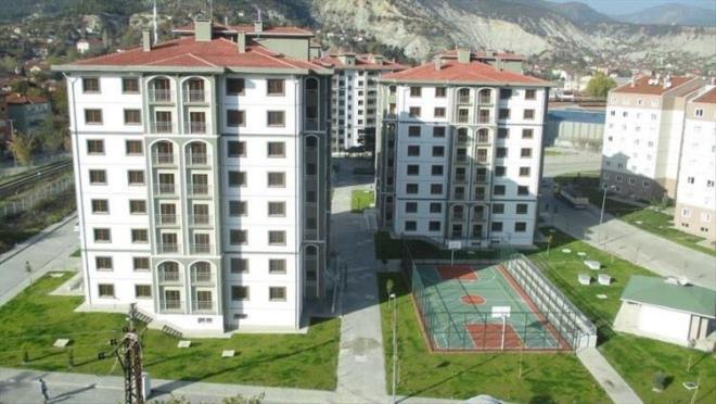 Trkiye?de konuta ilikin talep her geen gn ykseliyor. Artan nfusla birlikte konut ihtiyac her geen gn ykseli gsteriyor. Toplu Konut daresi Bakanl da bu talebi karlamak iin uygun fiyatl konutlar retmeye devam ediyor. TOK, Trkiye?nin birok il ve ilesinde binlerce konut olduka makul fiyatlardan yeni sahiplerini buluyor. te uygun fiyata konut alnabilecek iller...