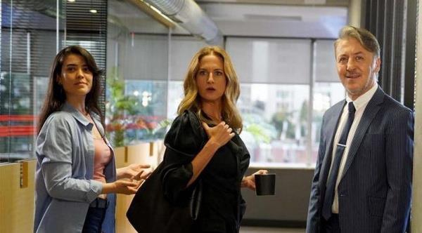 Dicle, gerei Feris'e syleyip sylememe konusunda kararsz kald. nar'n spanyol oyuncusu Jose, bir reklam ekimi iin stanbul'a geldii Menajerimi Ara'nn son blm reytinglerde ilk 10'da kendisine yer bulamad.