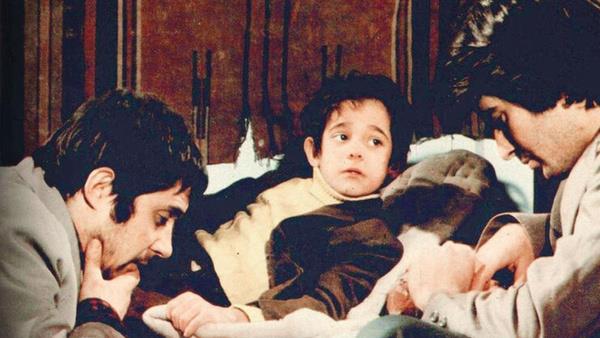 Gelen film ve dizi tekliflerini reddetme nedenini Kral "nk i hayatna atlmtm byle bir ey iin ok zaman yoktu. Eskiye rabet var imdi. Byk konumamak lazm. Bir gn arpc bir rol gelir, bakarz o zaman." szleriyle aklad.