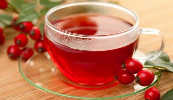 Mkemmel bir Antioksidandr  <br>  Polifenol bileenler, C ve E vitaminleri ve karotenoidler gibi antioksidanlar ok yksek oranlarda ieren kuburnu meyvesi, bilinen en gl antioksidan meyvelerden bir tanesidir. Bu zellii sayesinde kuburnu, serbest radikalleri etkisiz hale getirir ve oksidatif stresi azaltr. Dolaysyla oksidatif stresin rol oynad kanser, kardiyovaskler hastalklar ve dier baz kronik hastalklara kar doal bir koruma salar.